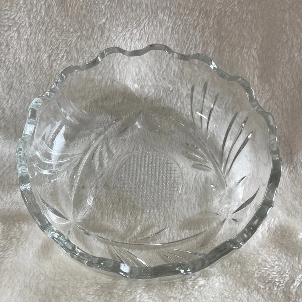 Clear Glass Scalloped Serving Bowl / Trinket Dish - Transparent